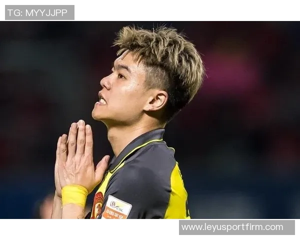 凯尔登约翰逊盛赞卡斯尔在关键时刻的表现为球队带来骄傲与信心 凯尔登约翰逊盛赞卡斯尔在关键时刻的表现为球队带来骄傲与信心