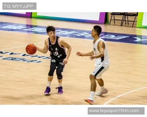 刘泽希表现出色14投6中斩获16分8篮板4助攻三分球命中率高达60