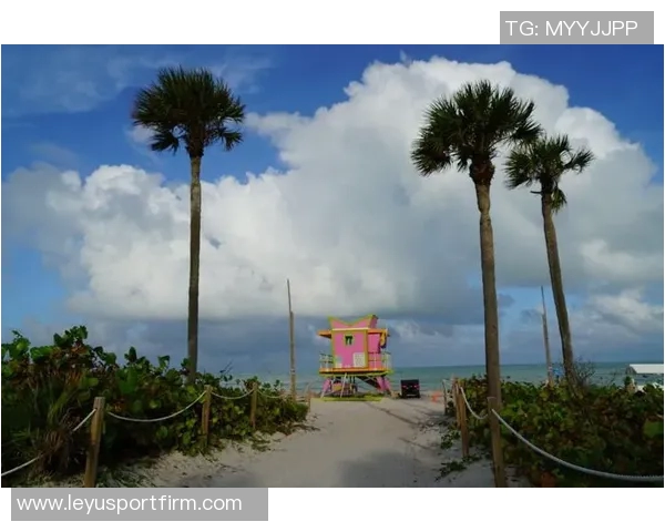 德里克奎因表现抢眼13号秀高效砍下15分6板2帽并导致文班六犯