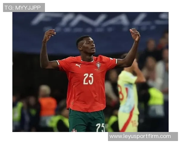 努诺门德斯任意球惊艳全场法甲官方称其为世界最佳左后卫