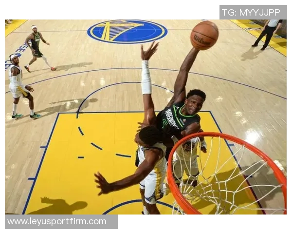 爱德华兹复出状态低迷半场仅得5分2助攻表现令人失望