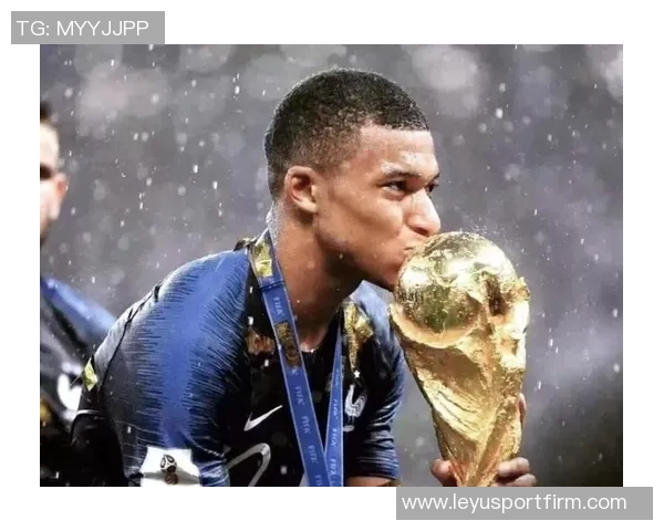 舍甫琴科盛赞姆巴佩称其金球奖指日可待是当代顶尖球员之一